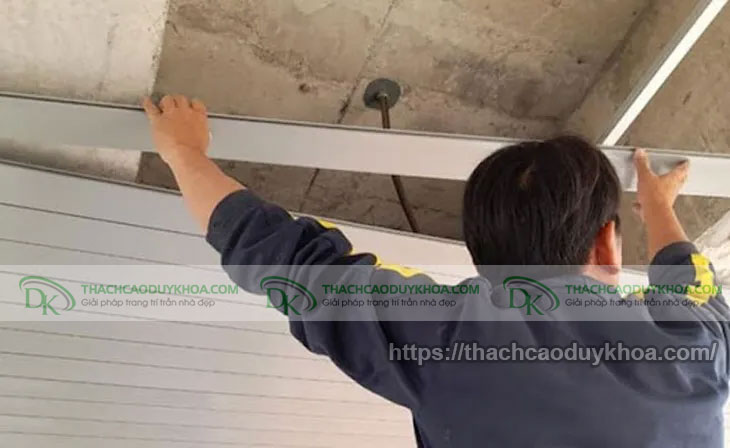 Trần thạch cao và trần nhôm nên sử dụng loại nào?